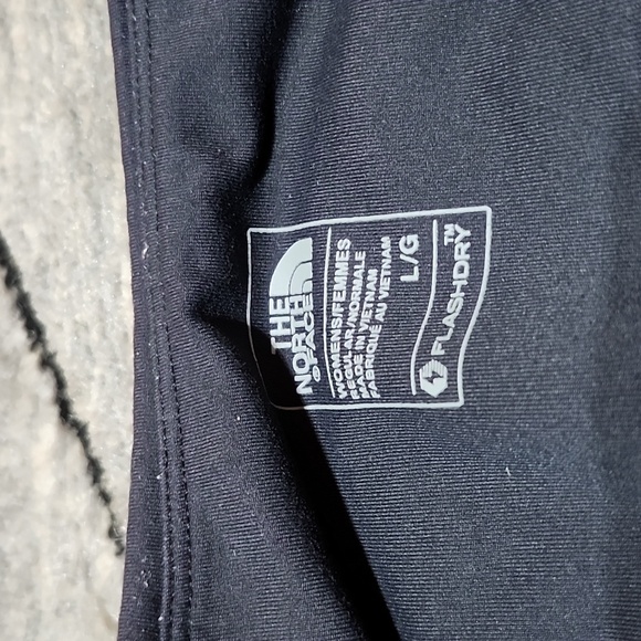 THE NORTH FACE FLASHDRY BLACK LOGO POCKET CAPRI LEGGINGS LARGE - Picture 3 of 13